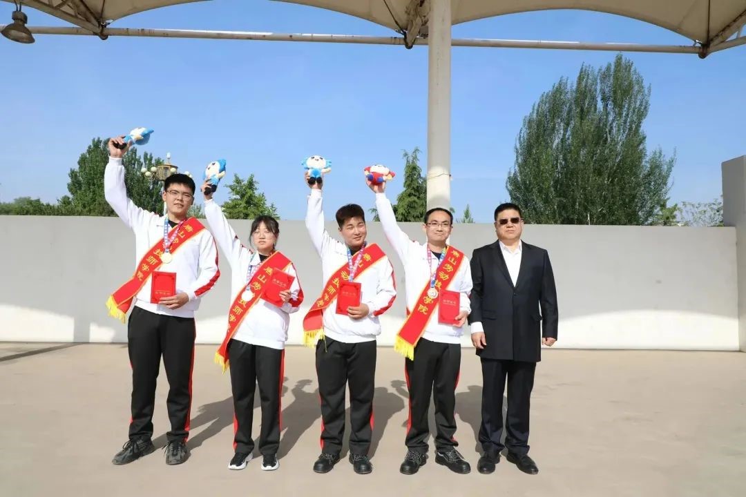 唐山劳动技师学院为河北省第一届职业技能大赛获奖选手颁奖